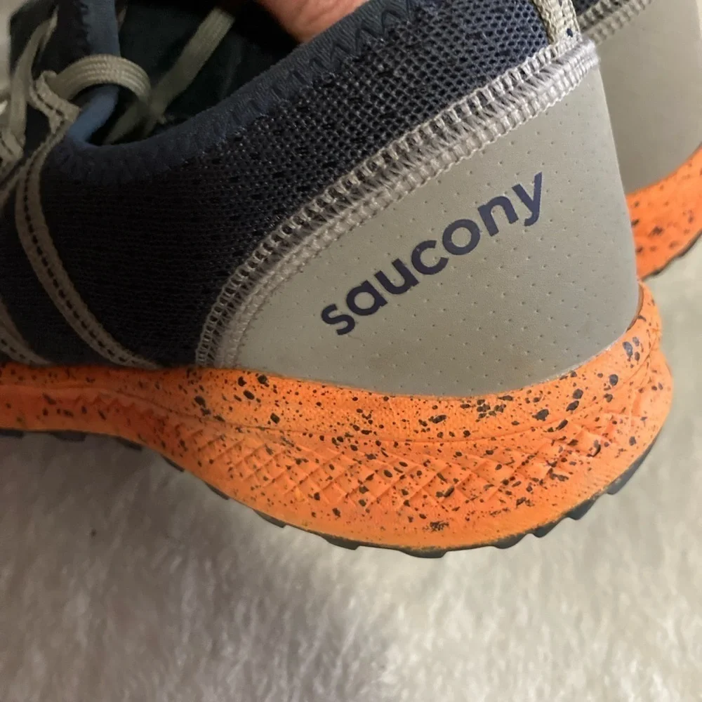 Saucony versafoam shift women’s/youth sneakers size 5M
